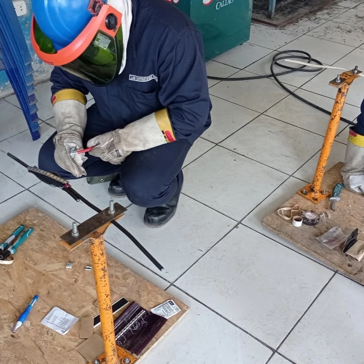 Capacitación práctica de empalmes de baja tensión